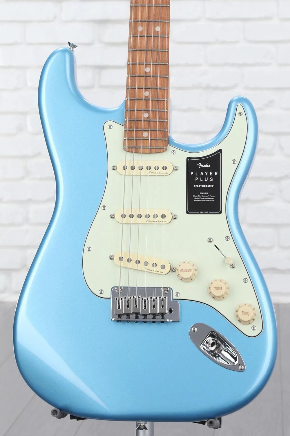 

Электрогитара Fender Player Plus Stratocaster — Opal Spark с накладкой из ферро Pau
