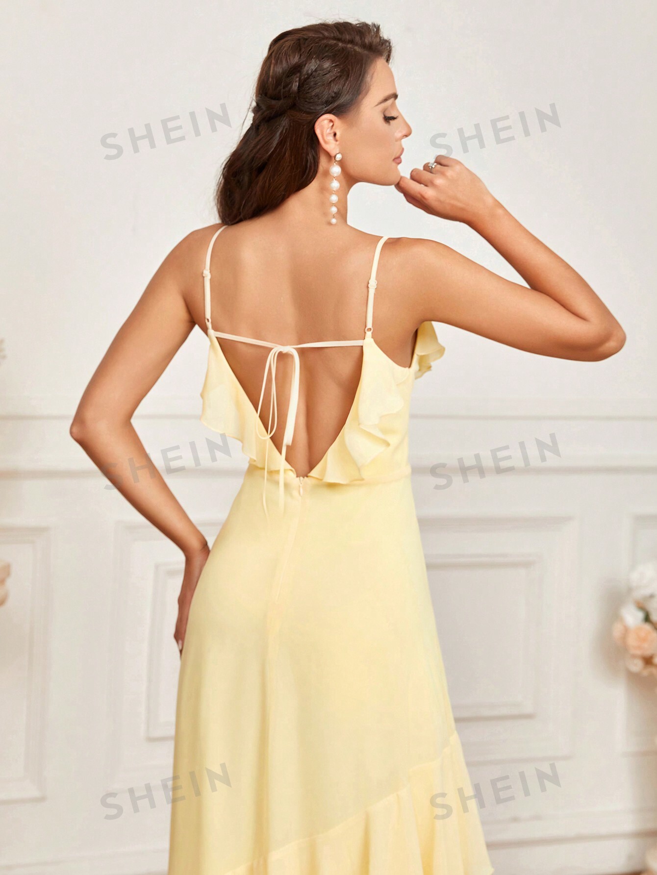 SHEIN Belle Элегантное романтическое желтое сексуальное платье-комбинация с открытой спиной и рюшами по подолу, желтый мини платье annorlunda с открытой спиной рюшами и корсажем