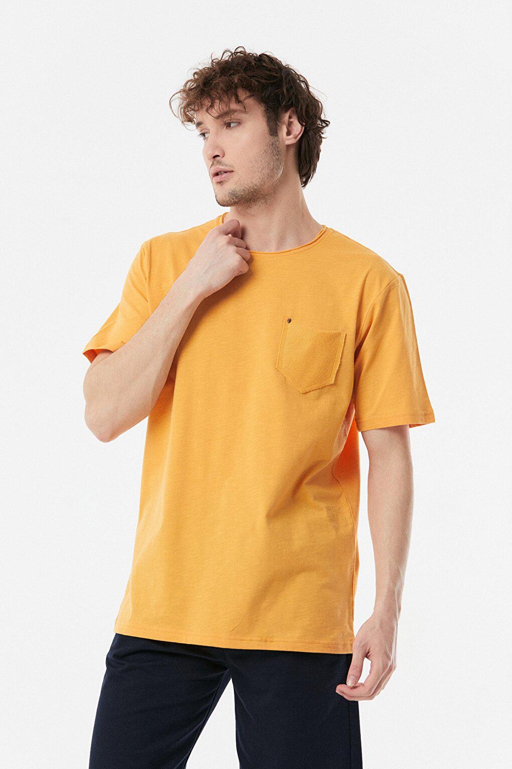 

Базовая футболка с круглым вырезом и карманами Fullamoda, горчично-желтый