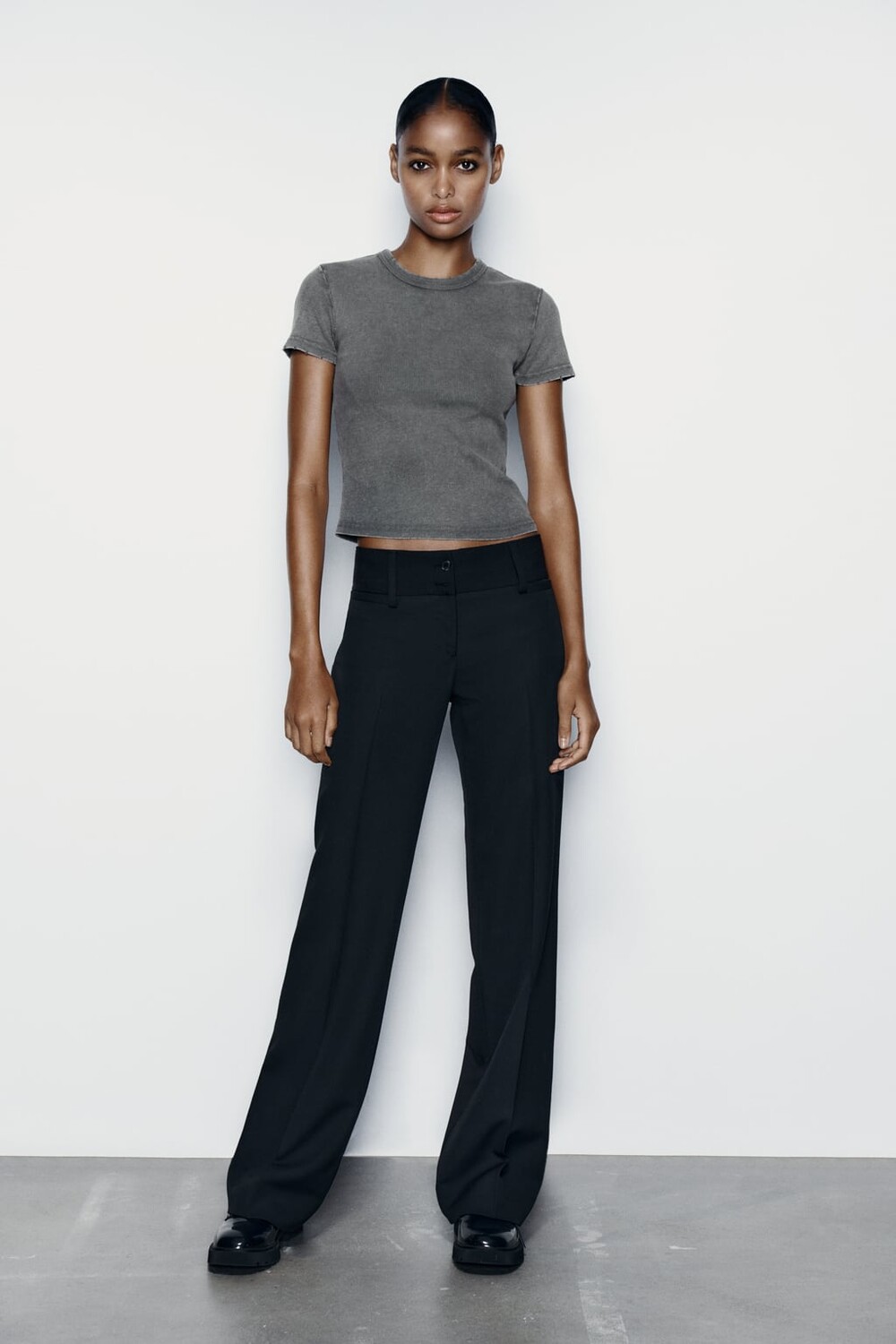 

Топ в рубчик с эффектом потертостей ZARA, серый