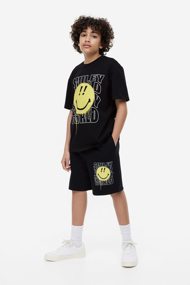 

Спортивные шорты с принтом H&M