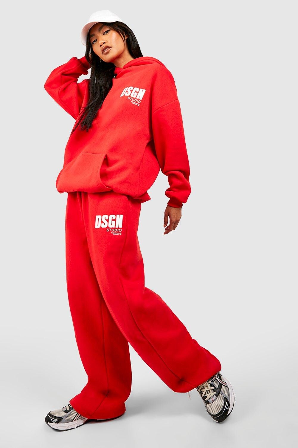 

Джоггеры прямого кроя с текстовым принтом и слоганом Dsgn Studio boohoo, красный
