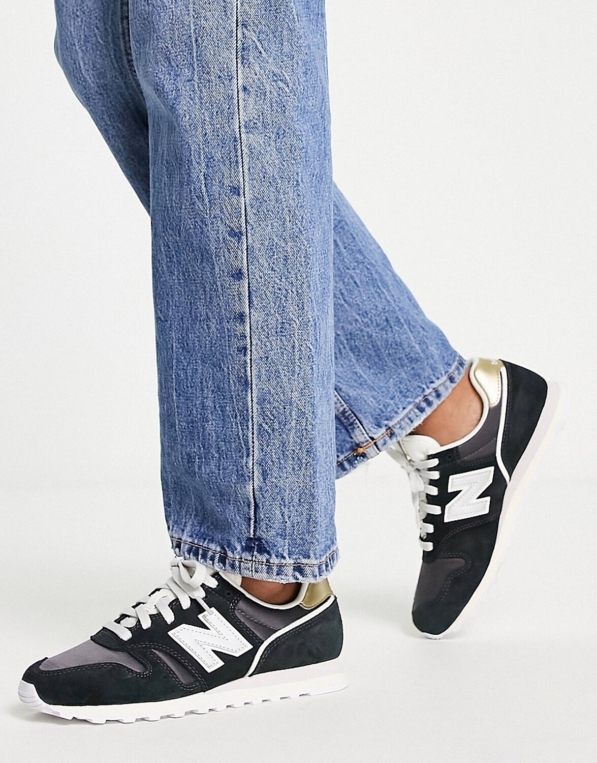 

Черные кроссовки New Balance 373