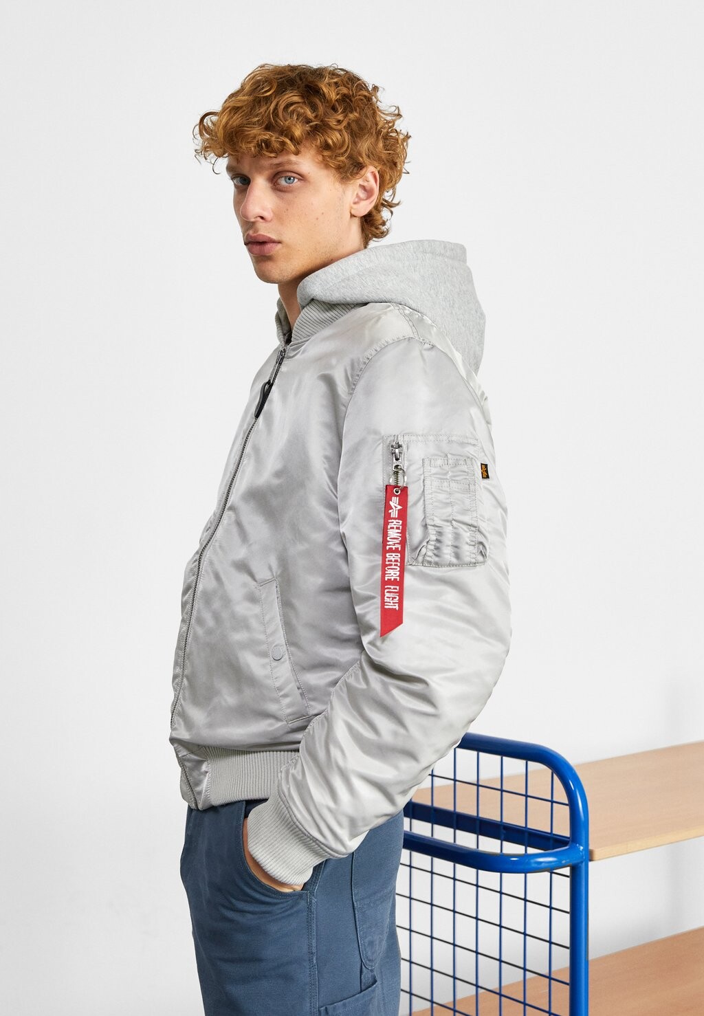 

Бомбер Alpha Industries