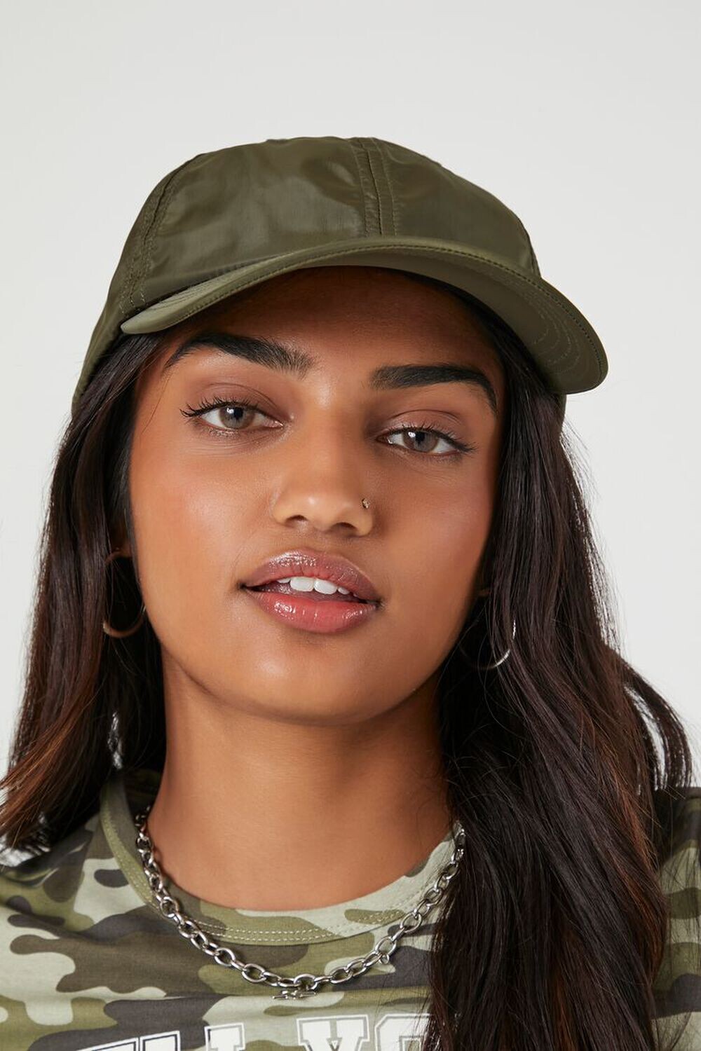 

Бейсбольная кепка с изогнутыми полями Forever 21, оливковый