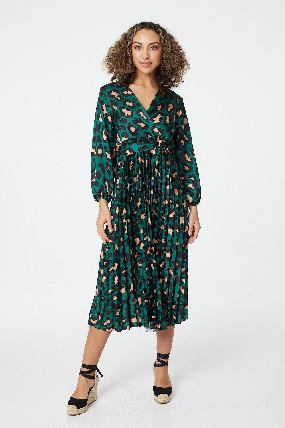 Атласное платье миди с животным принтом Izabel London, зеленый цена и фото