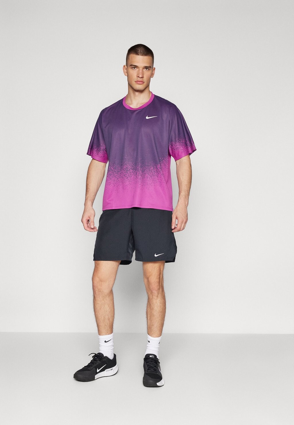 

Спортивная футболка Nike, фиолетовый