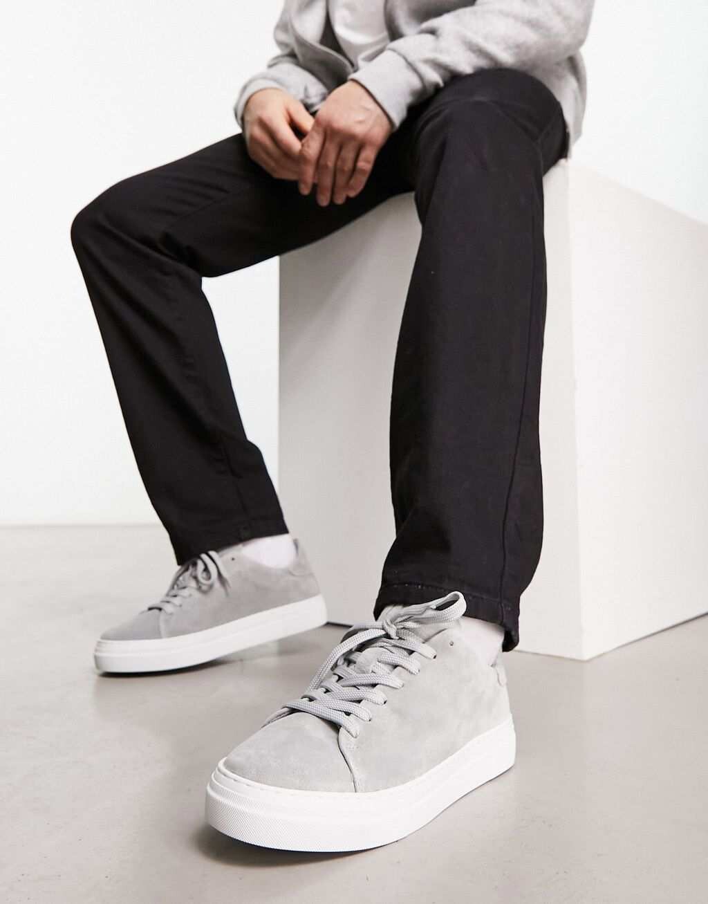 

Серые замшевые кроссовки Selected Homme