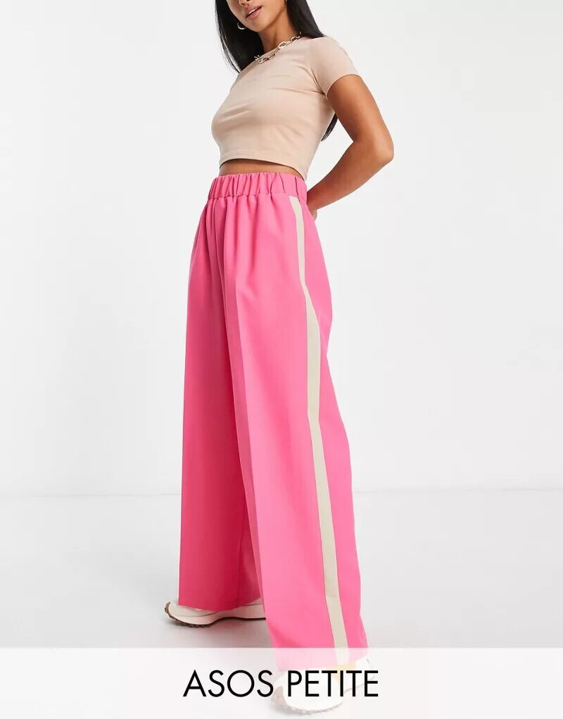 

Розовые брюки в полоску ASOS Petite с серыми полосками по бокам и эластичным поясом