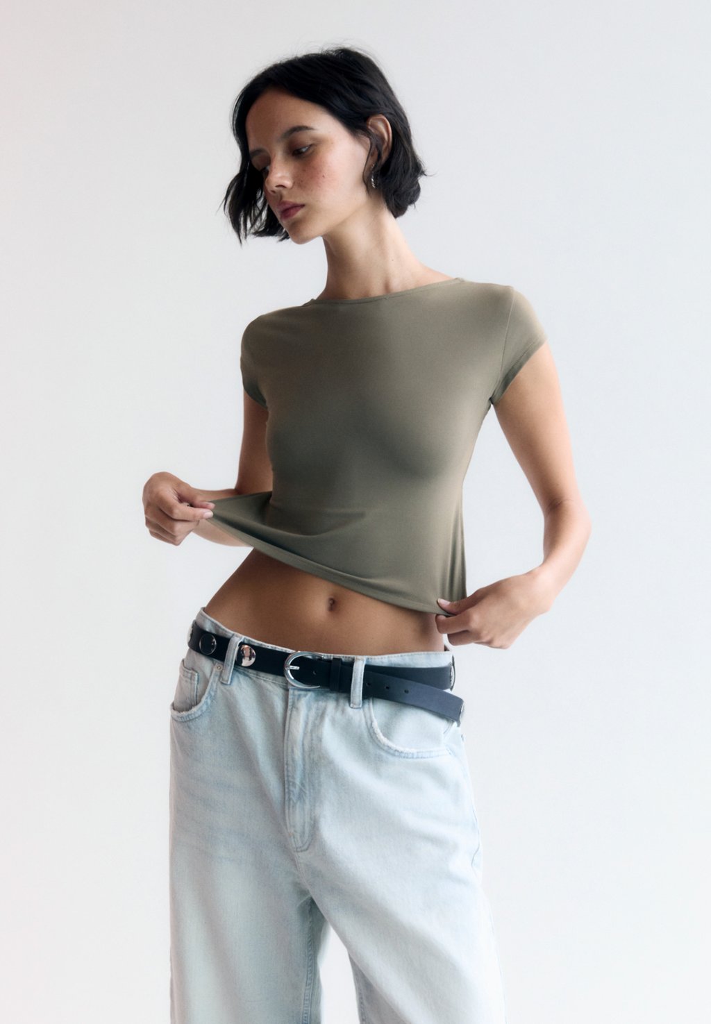 

Футболка с принтом OPEN BACK PULL&BEAR, цвет khaki