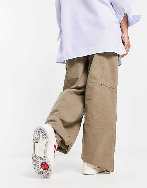 

Белые кроссовки adidas Originals Centennial 85 с красной отделкой