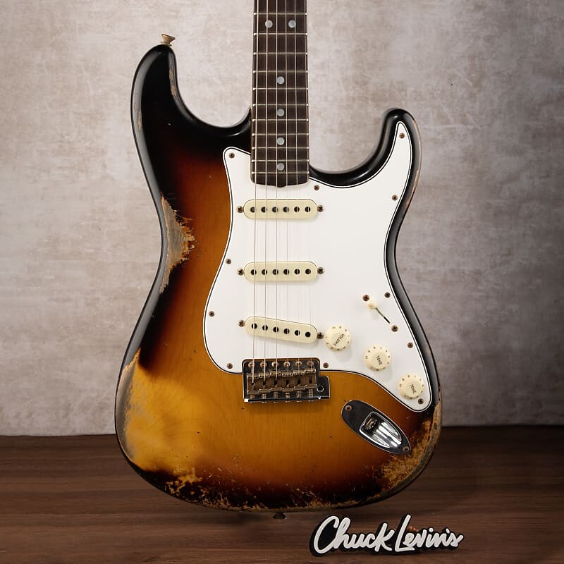 

Электрогитара Fender Custom Shop #30 1967 Stratocaster Heavy Relic Electric Guitar - Faded Aged 3-Color Sunburst - #CZ555993 - Display Model