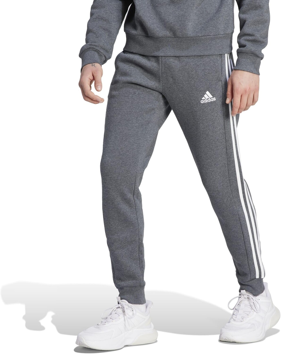 

Флисовые брюки с зауженными манжетами и тремя полосками Essentials adidas, цвет Dark Grey Heather