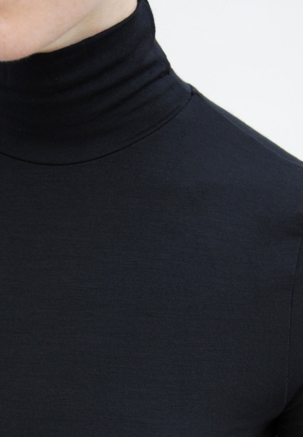 

Базовая футболка RUTH Erlich Textil, черный