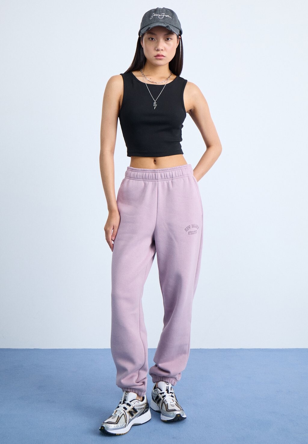 

Спортивные штаны Seasonal Graphic New Balance, ледяное вино
