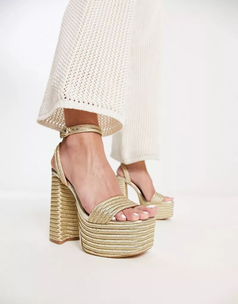 

Золотистые многослойные босоножки на платформе Steve Madden
