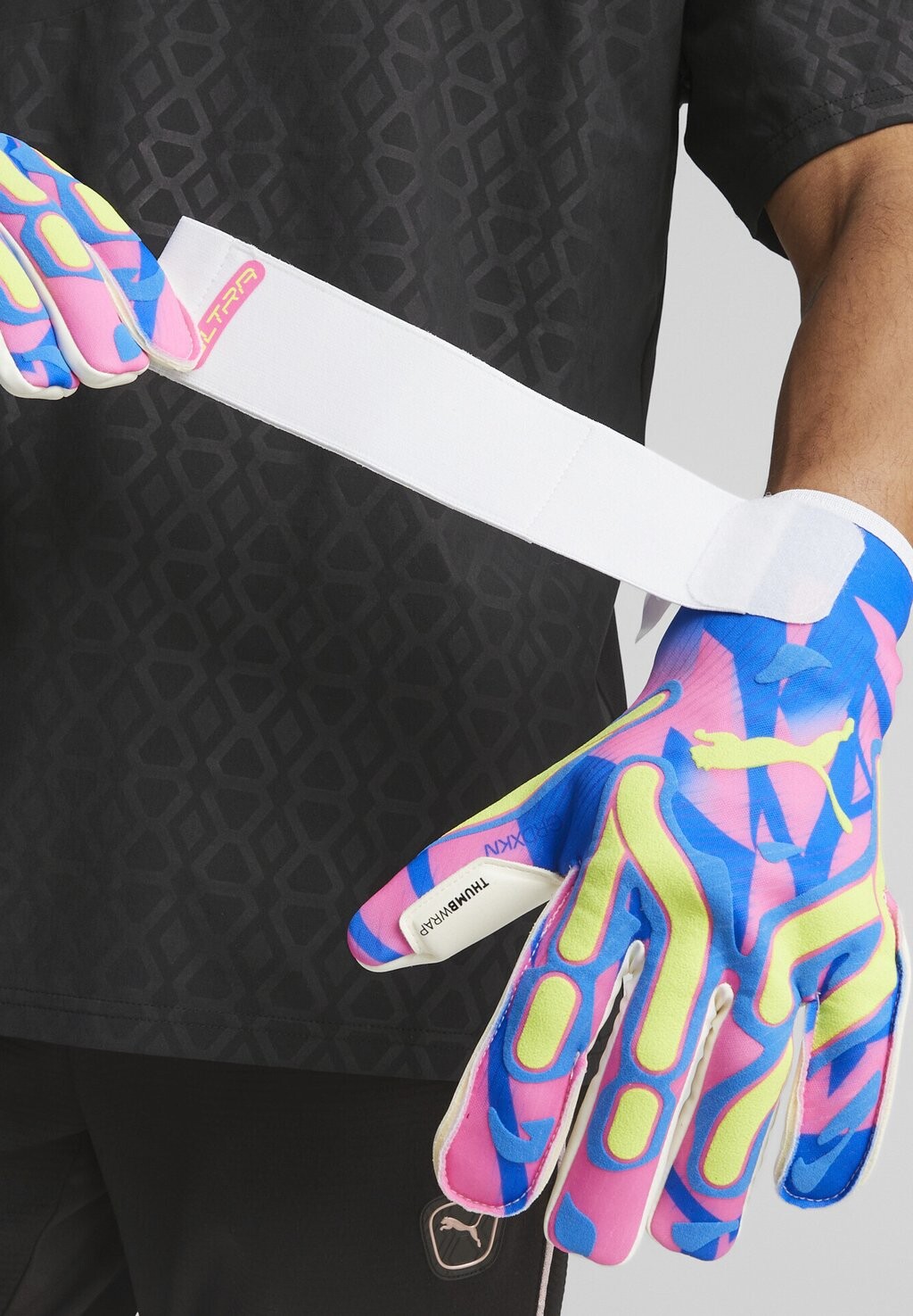

Вратарские перчатки Ultra Ultimate Energy Hybrid Puma, цвет ultra blue yellow alert luminous pink