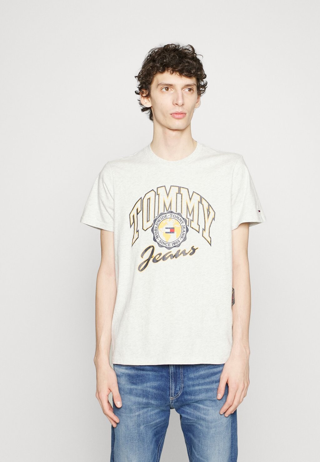 

Футболка с принтом Tommy Jeans, серый меланж