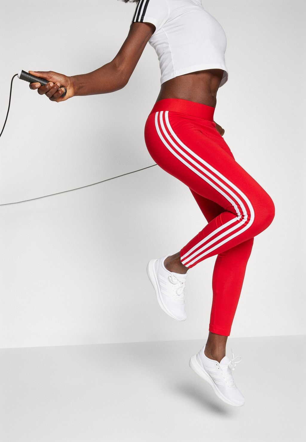 

Тайтсы ESSENTIALS STRIPES LEGGINGS adidas, красный