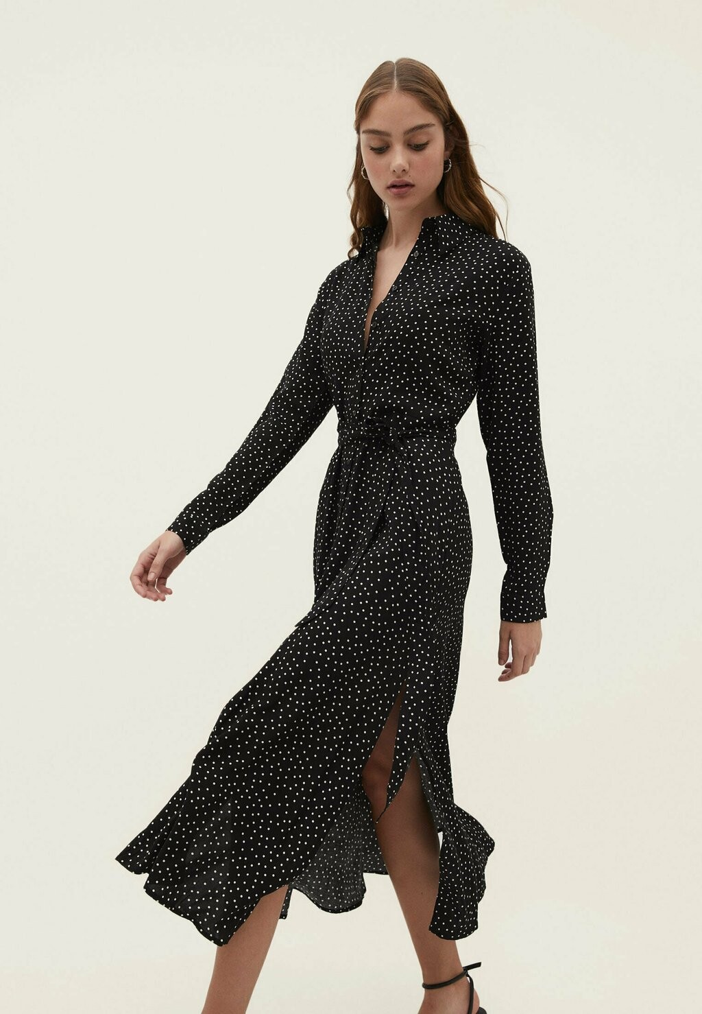 

Платье-рубашка Stradivarius, черное, Черный