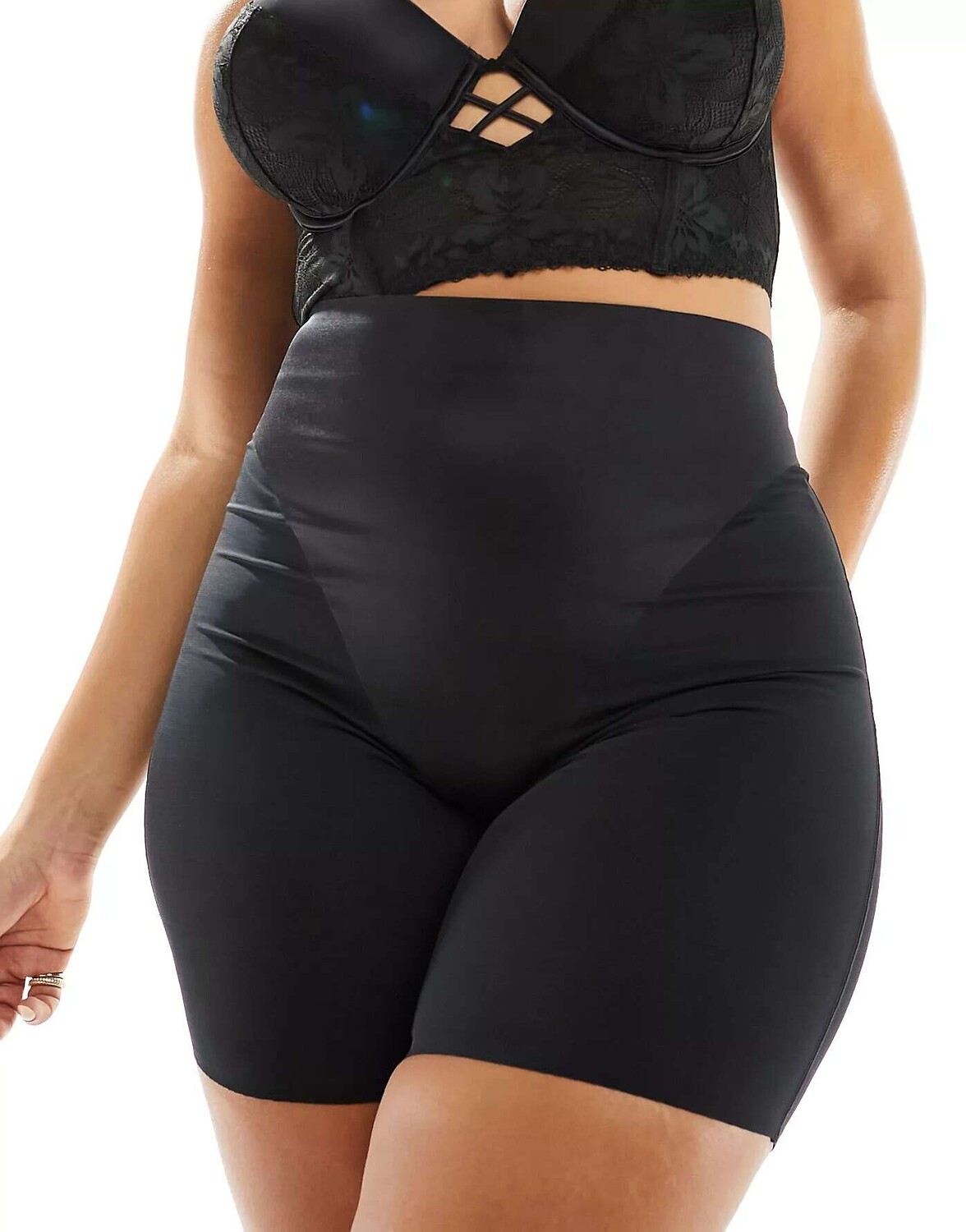 

Черные шорты из сетчатой ​​ткани с завышенной талией средней длины ASOS Curve