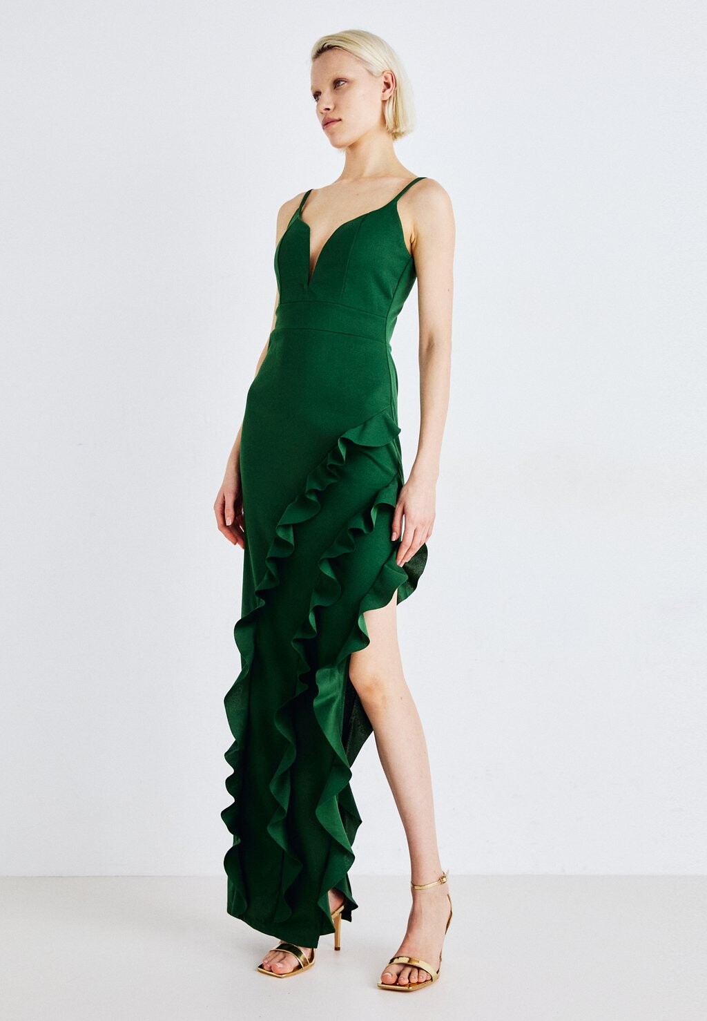 

Светлое платье Nuella V Neck Ruffle Maxi WAL G, бутылочно-зеленое