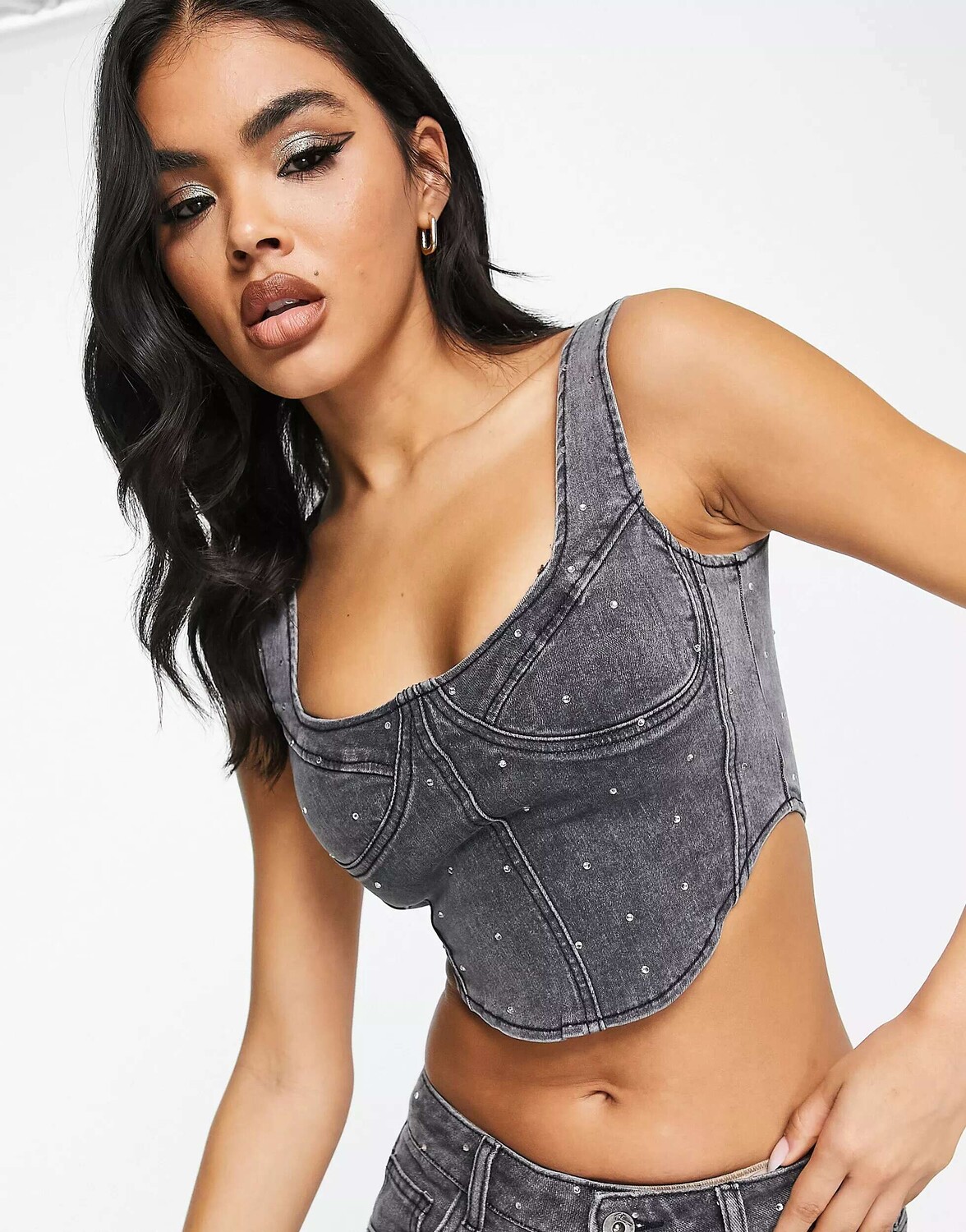 

Корсетный верх Fae Denim из кислотно-серого денима, украшенный стразами по всей поверхности