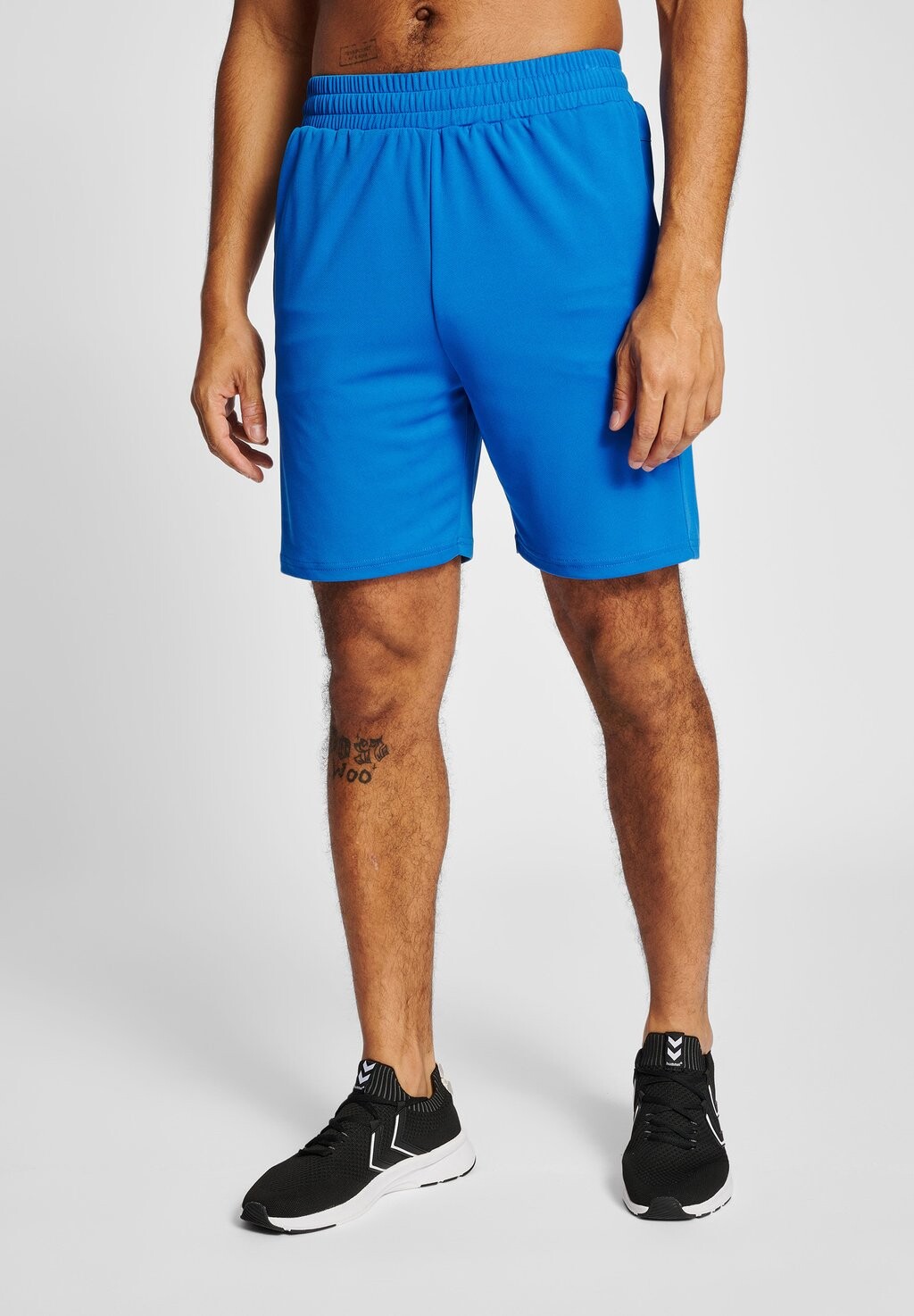 

Спортивные шорты Hummel