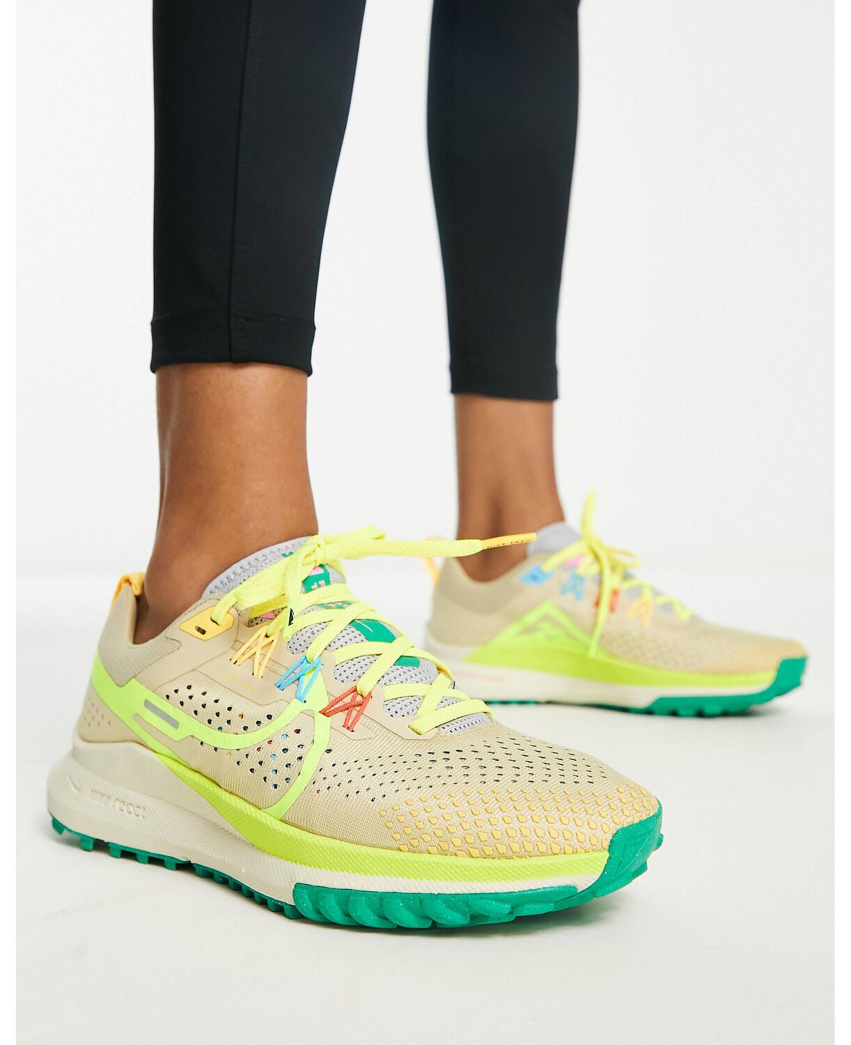 

Золотисто-зеленые кроссовки Nike Running Trail React Pegasus 4
