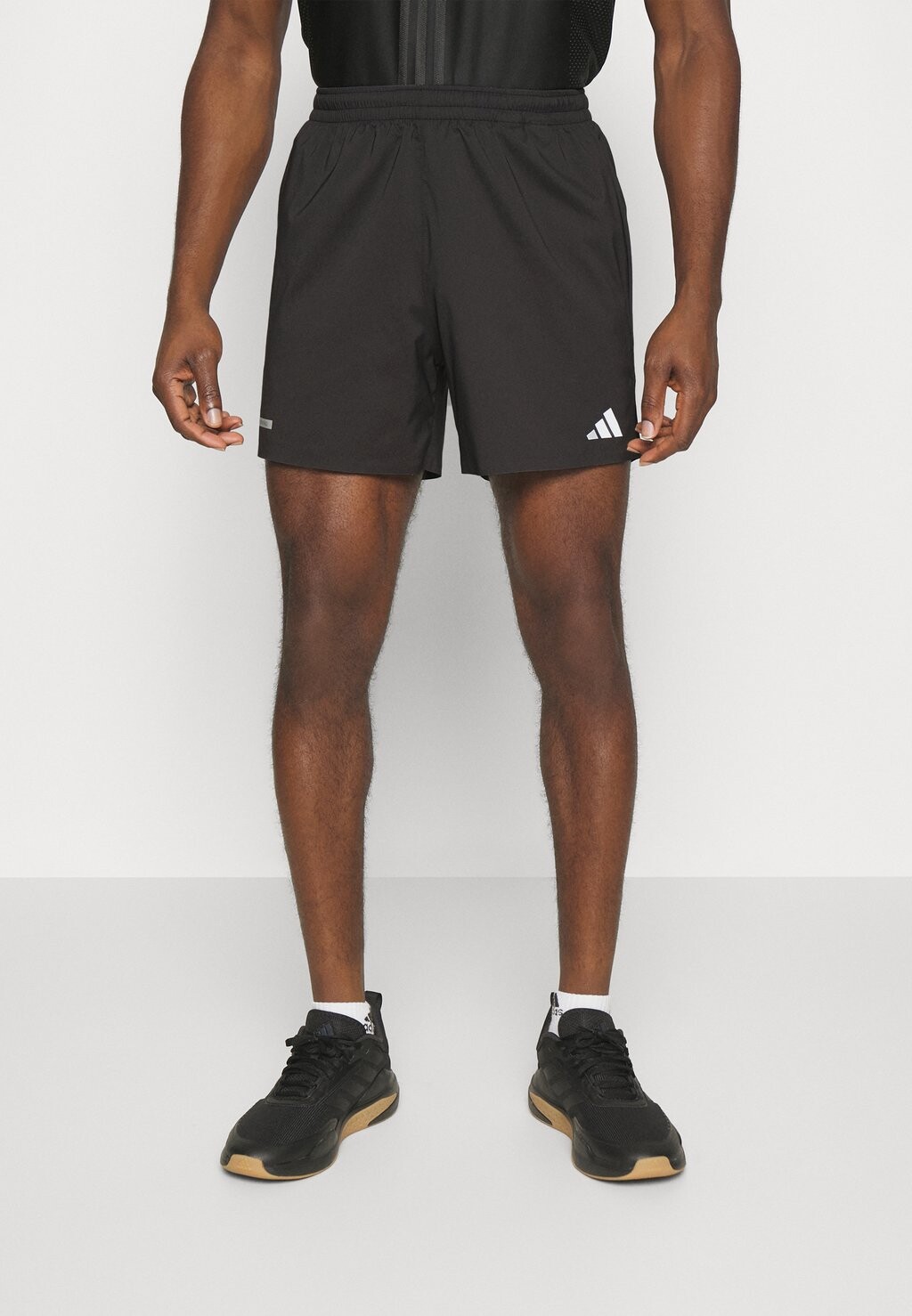 

Спортивные шорты Adidas