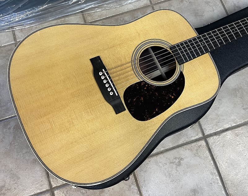 

Акустическая гитара 2023 CF Martin HD-28 Standard Dreadnought Acoustic Guitar Natural