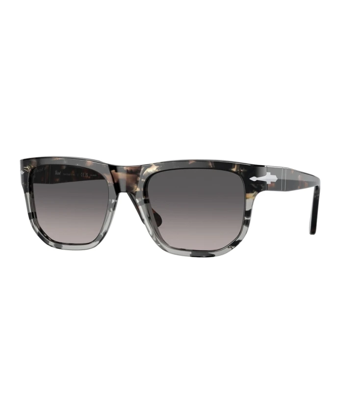 

Стильные солнцезащитные очки для солнечных дней. Persol, мультиколор