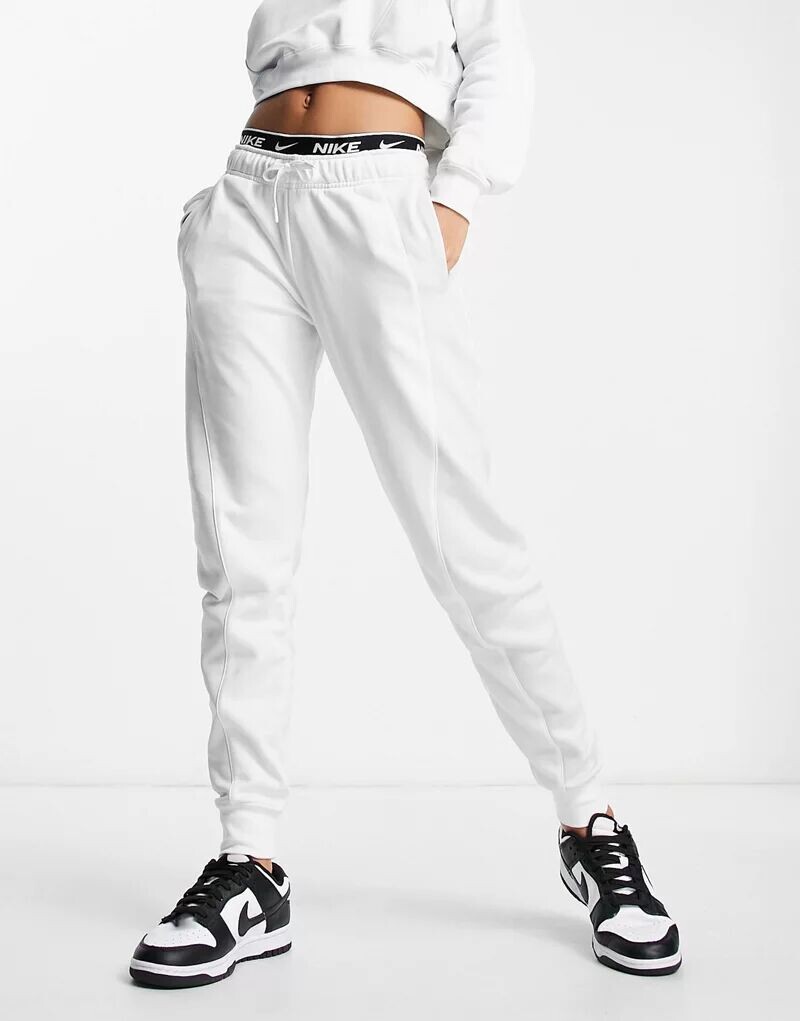

Джоггеры Nike Air из белого флиса