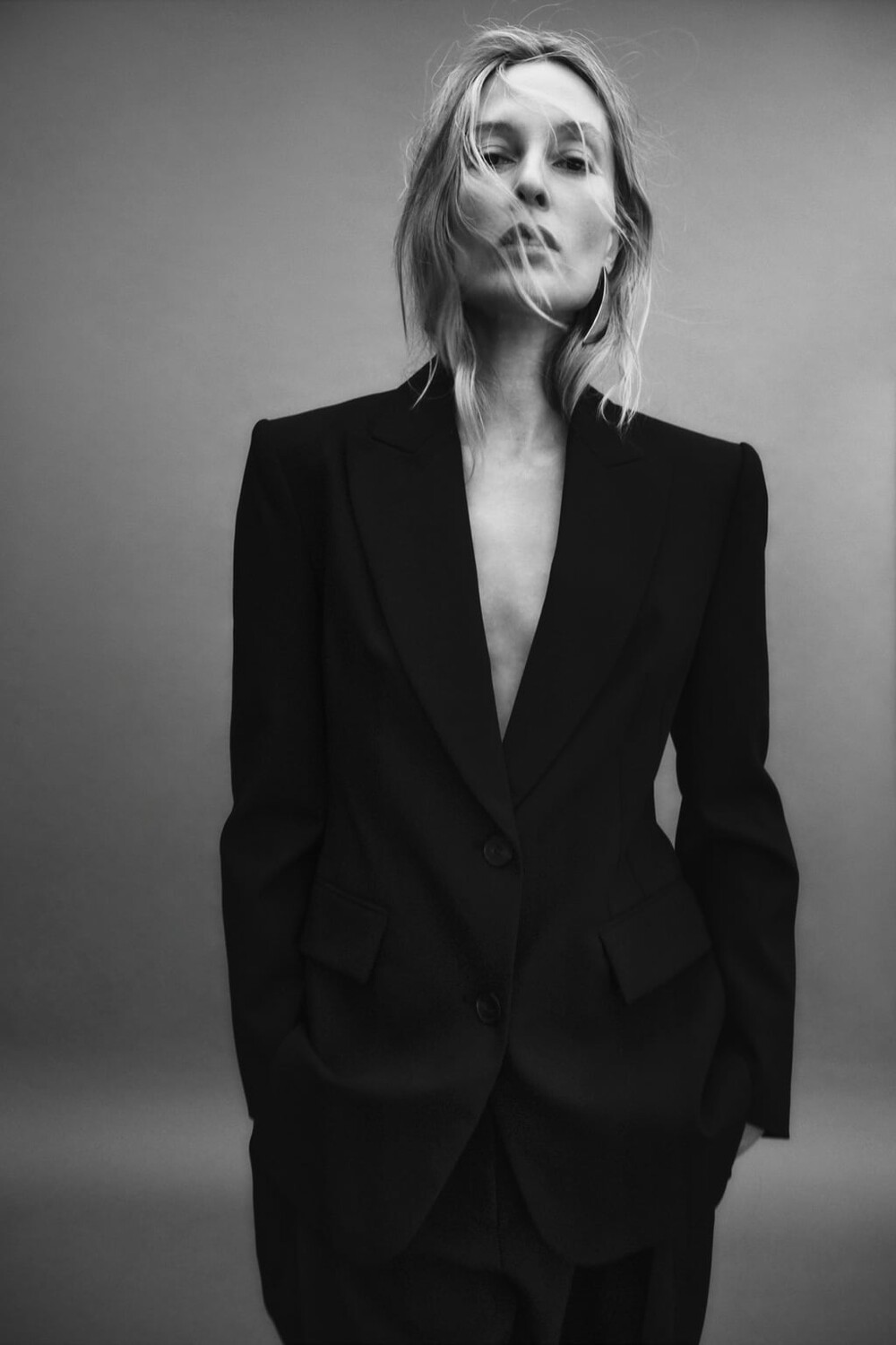

Приталенный блейзер со швами ZARA, черный
