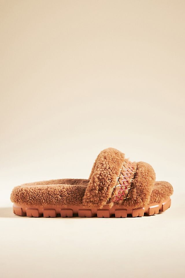 

Шлепанцы UGG Cozetta плетеные, коричневый