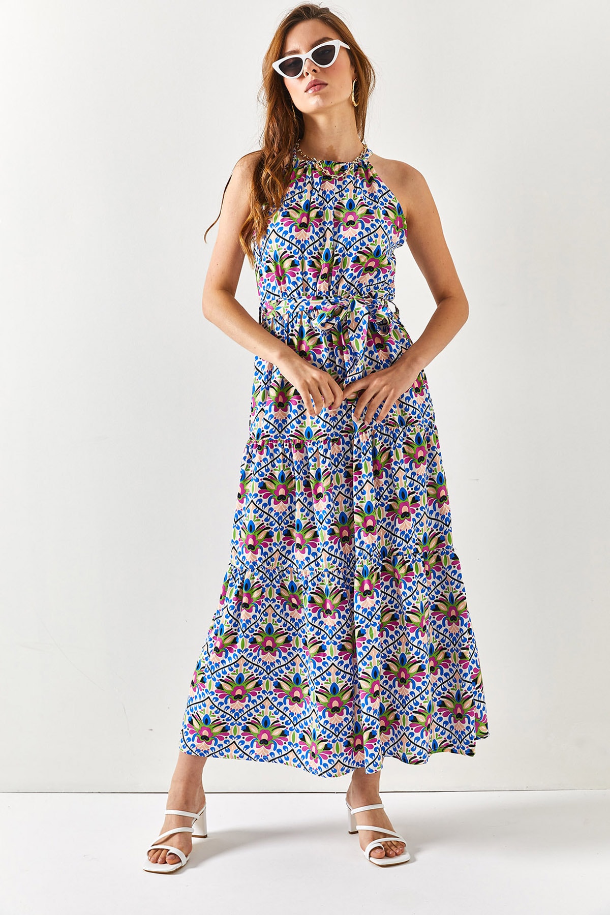 Женское синее платье из вискозы с воротником-халтером и поясом Saks Olalook, разноцветный женское вискозное платье травяного цвета с воротником мадонны и поясом olalook разноцветный