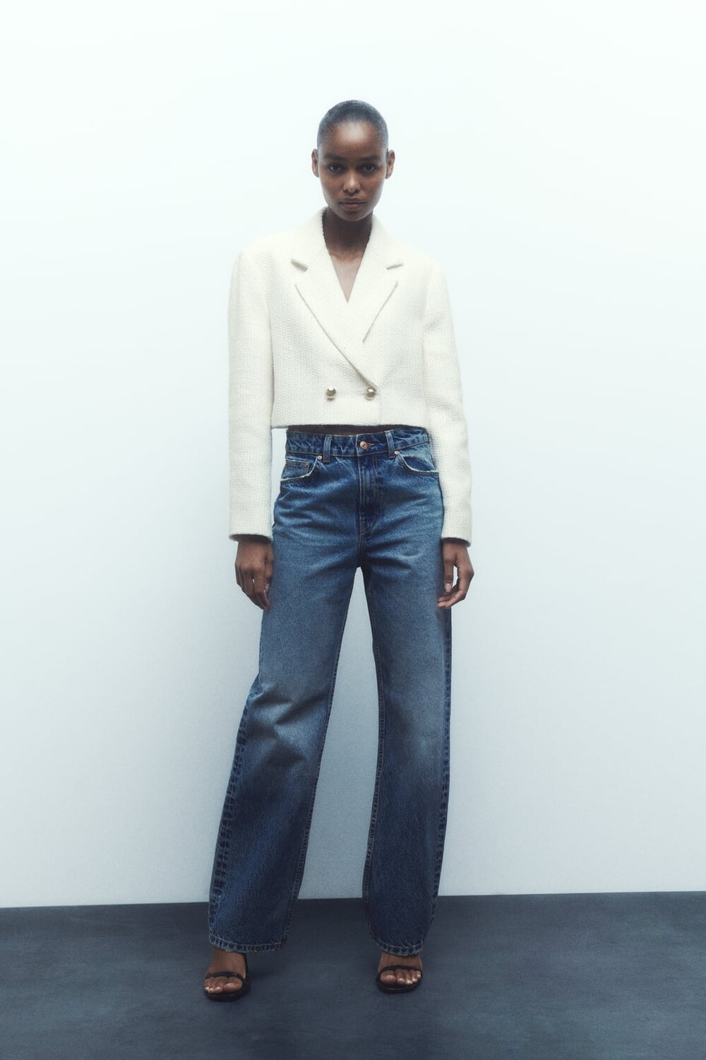 

Короткий пиджак из текстурной ткани ZARA, экру