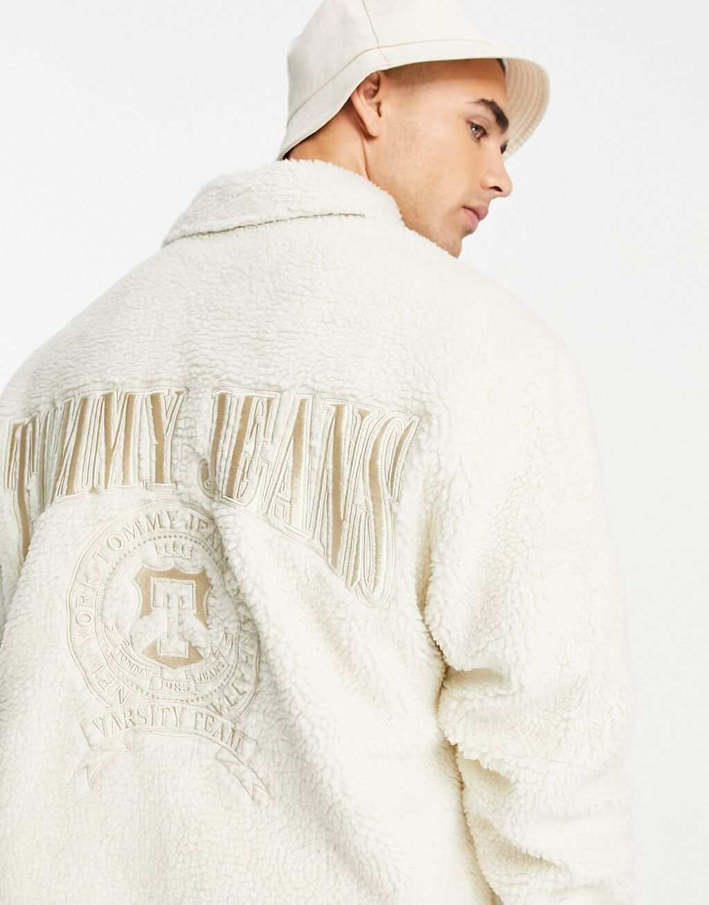 

Белая рубашка из шерпы с логотипом на спине Tommy Jeans