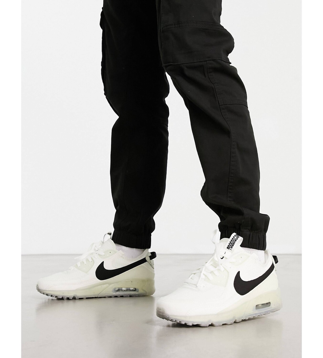 

Бело-черные кроссовки Nike Air Max Terrascape, Черный