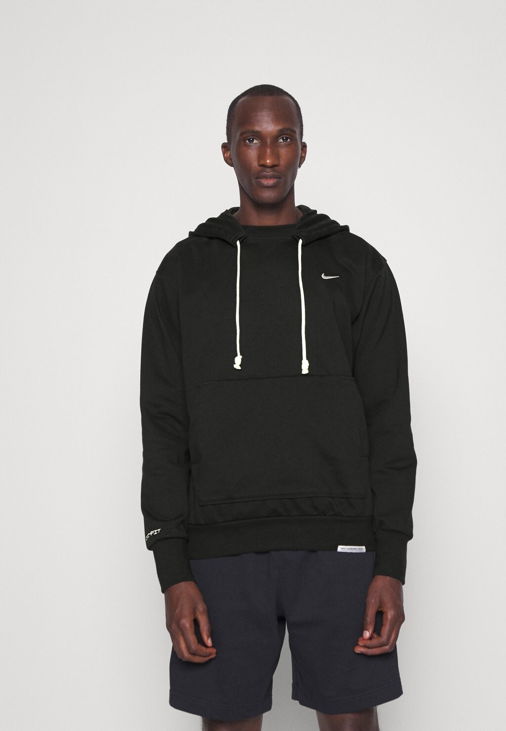 

Худи Nike M Df Std Iss Po, черный / бледный слоновая кость