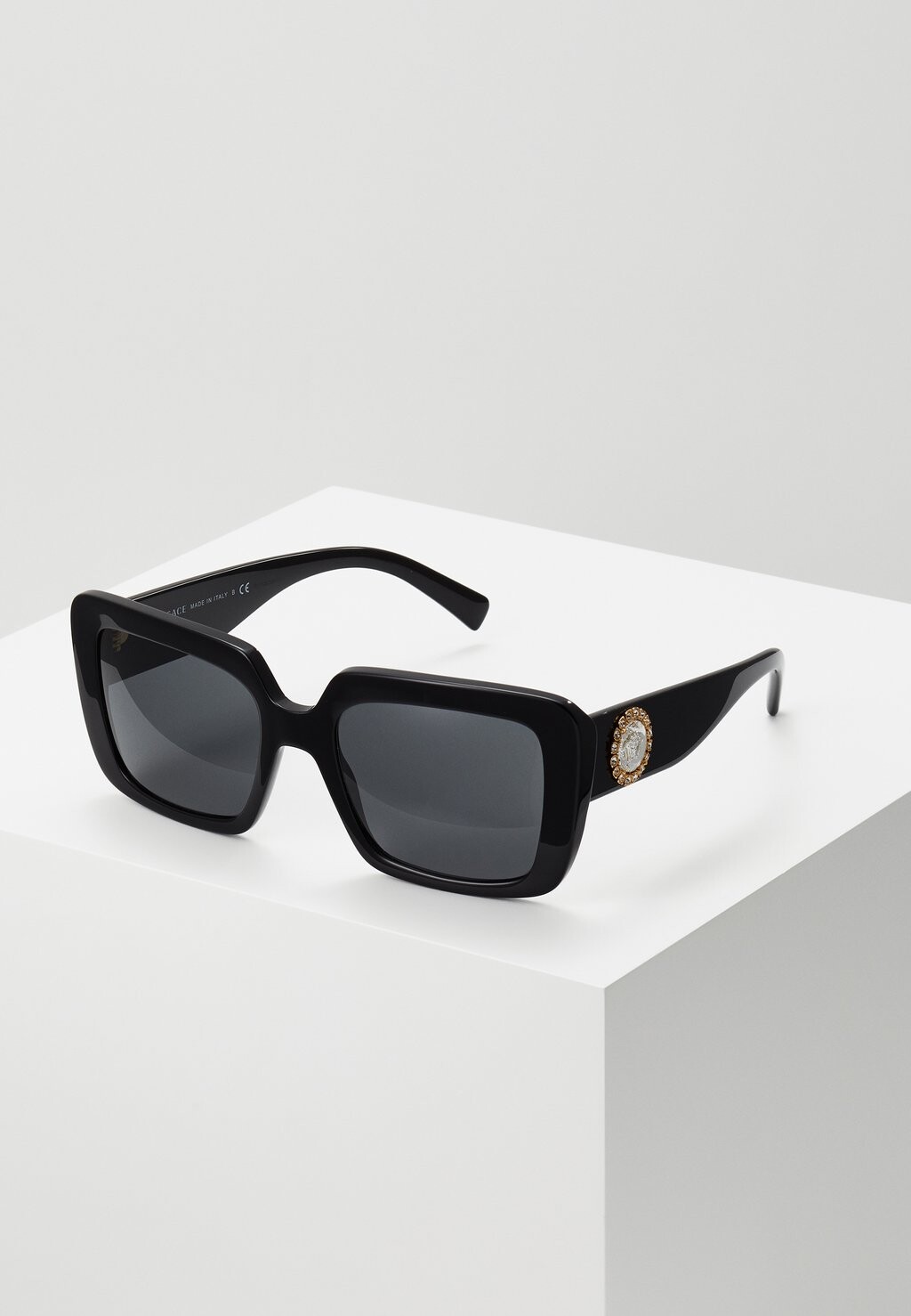 

Солнцезащитные очки Versace, черный
