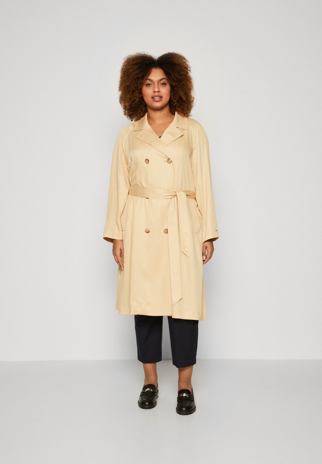 

Тренч FLUID TRENCH Tommy Hilfiger Curve, черный