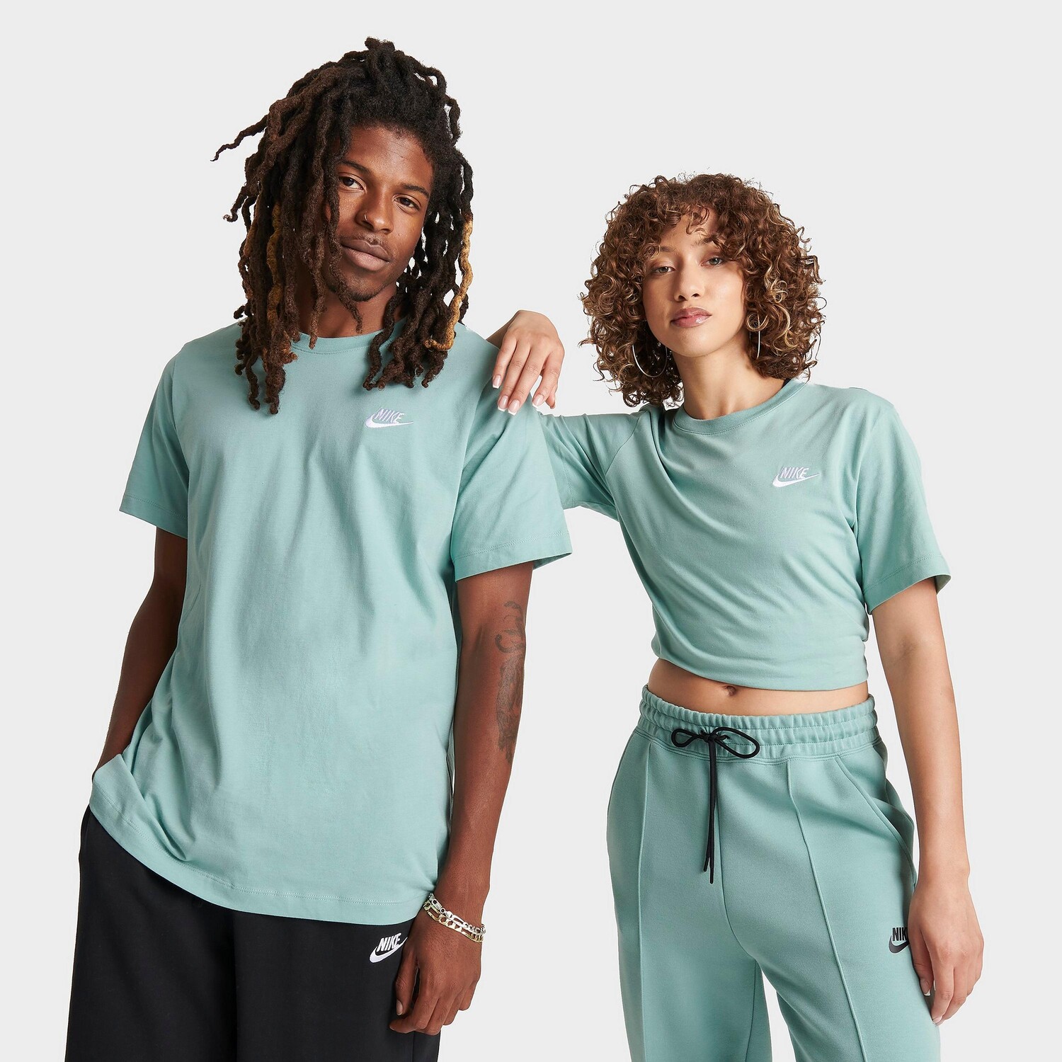 

Футболка Nike Sportswear Club, зеленый