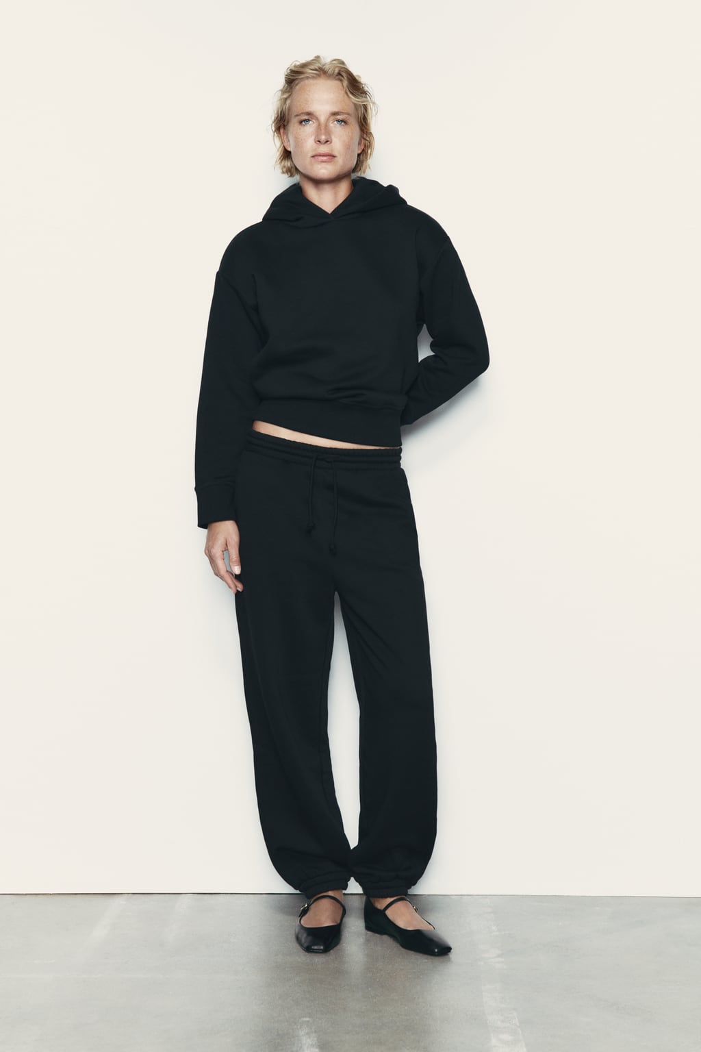 

Плюшевые джоггеры ZARA, черный