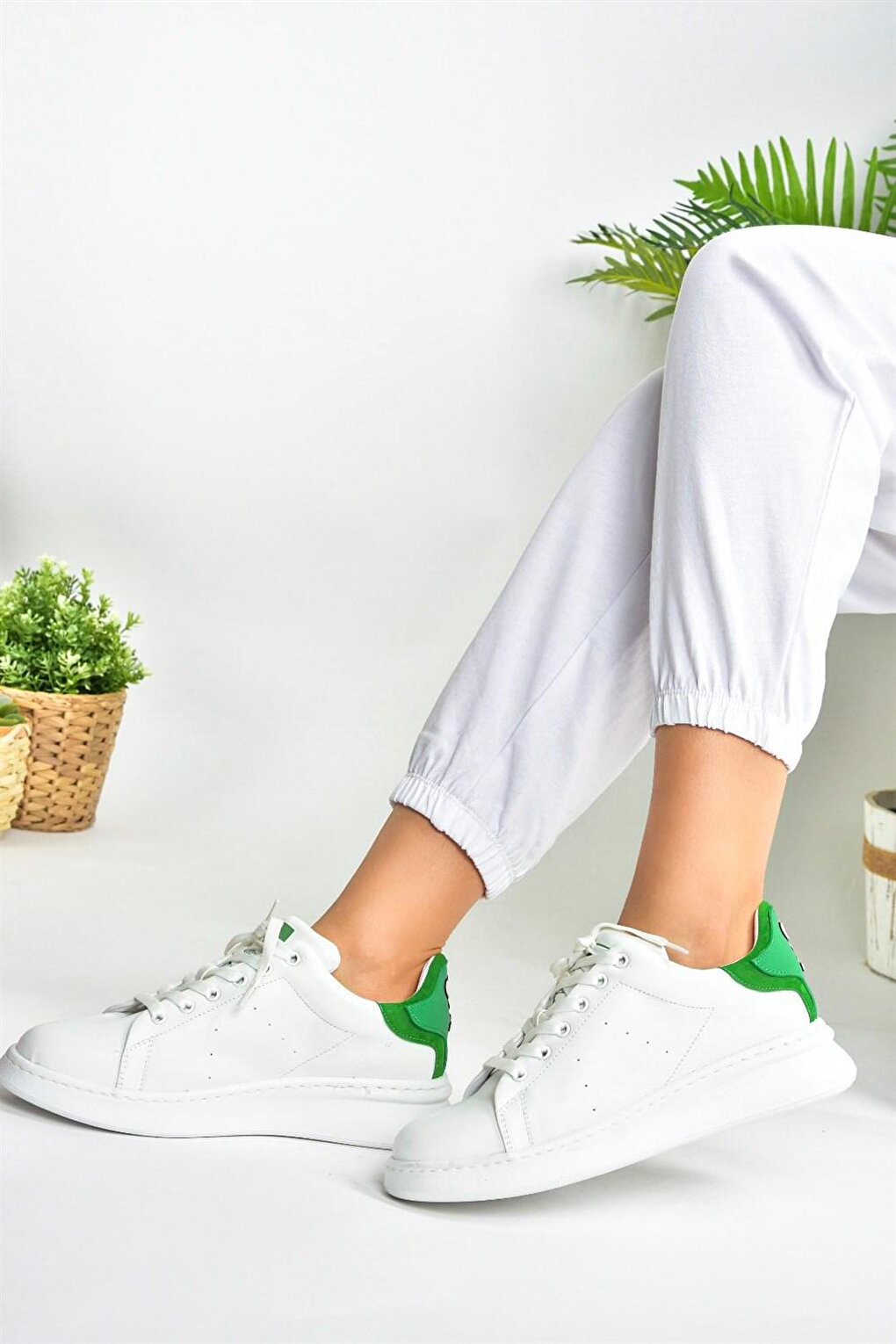 M610275509 Бело-зеленые женские кроссовки Fox Shoes n5725700 зеленые женские ботинки fox shoes