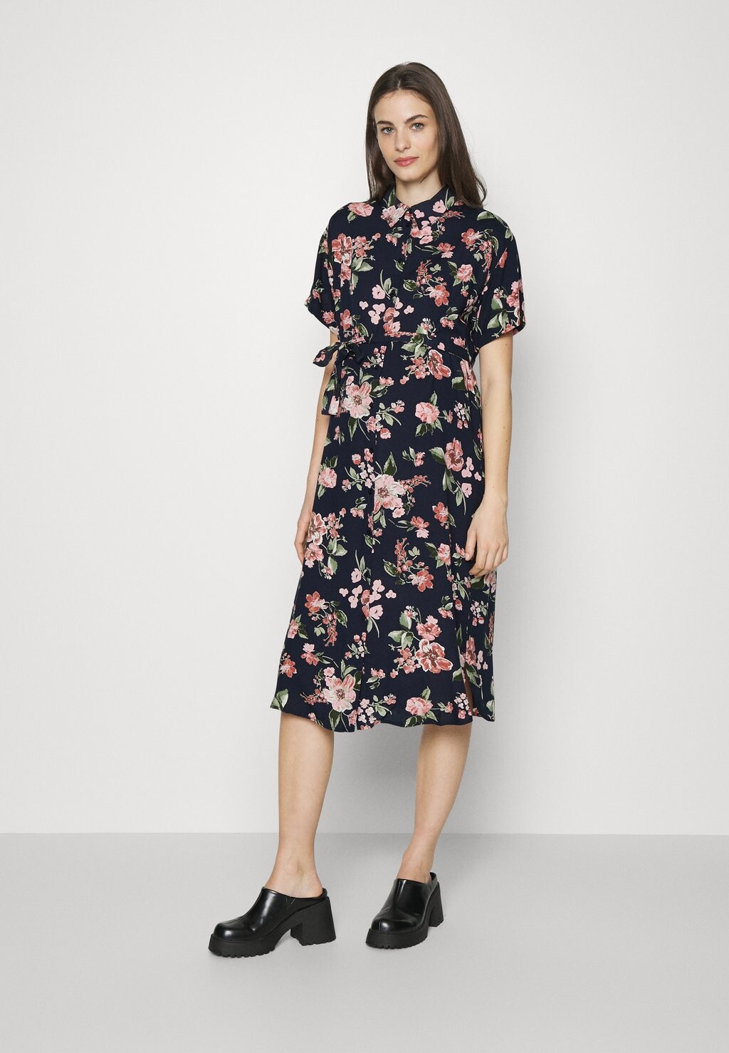 

Платье-рубашка Vero Moda, темно-синий