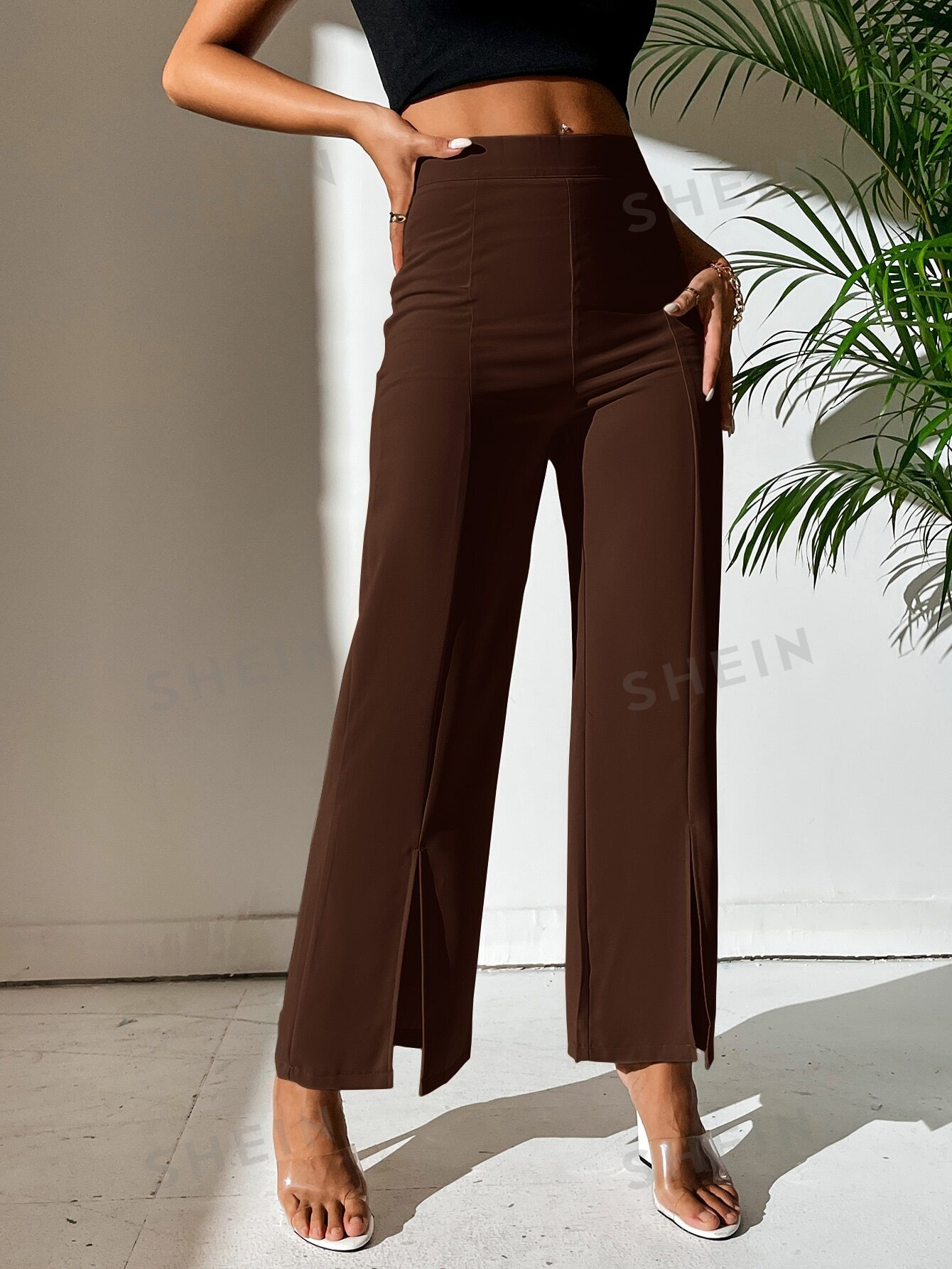 цена SHEIN PETITE Прямые классические брюки с разрезом по низу, коричневый
