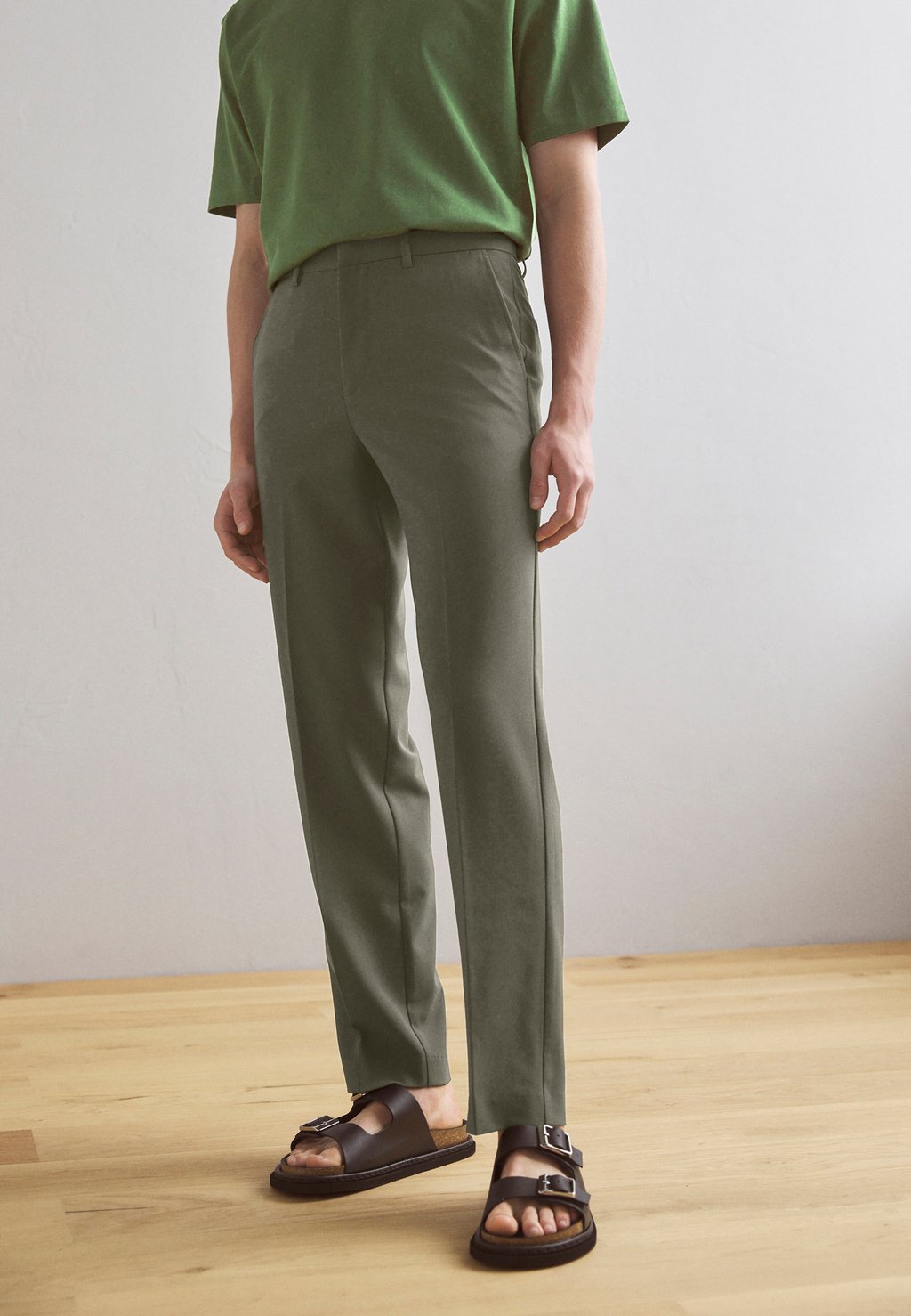 Костюмные брюки RELAXED FIT FORMAL PANTS Lindbergh, цвет wood green