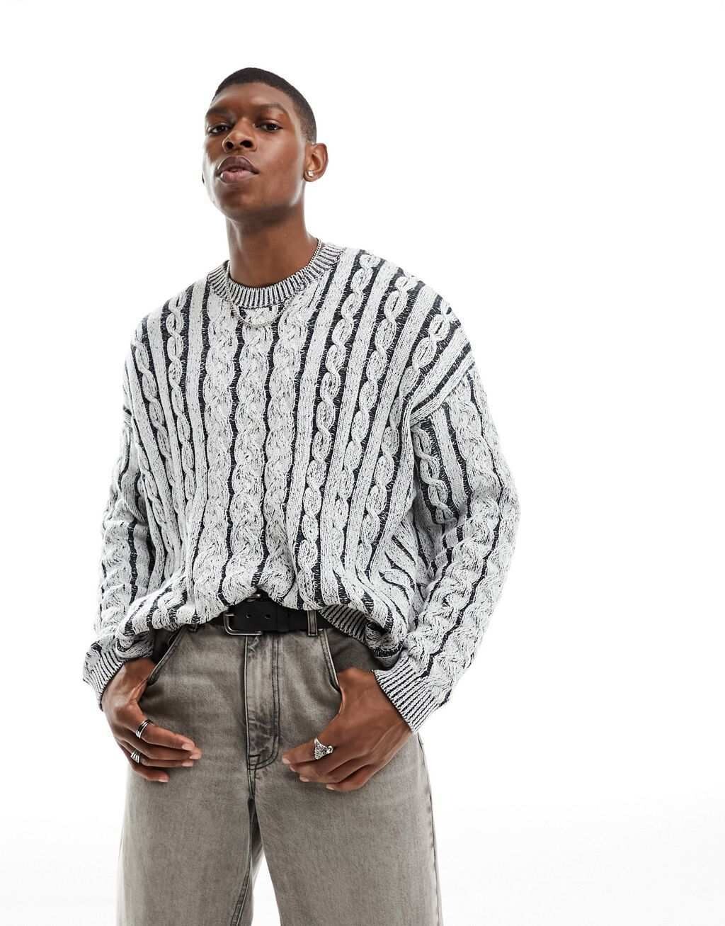 

Серый объемный джемпер с эффектом потертости ASOS DESIGN