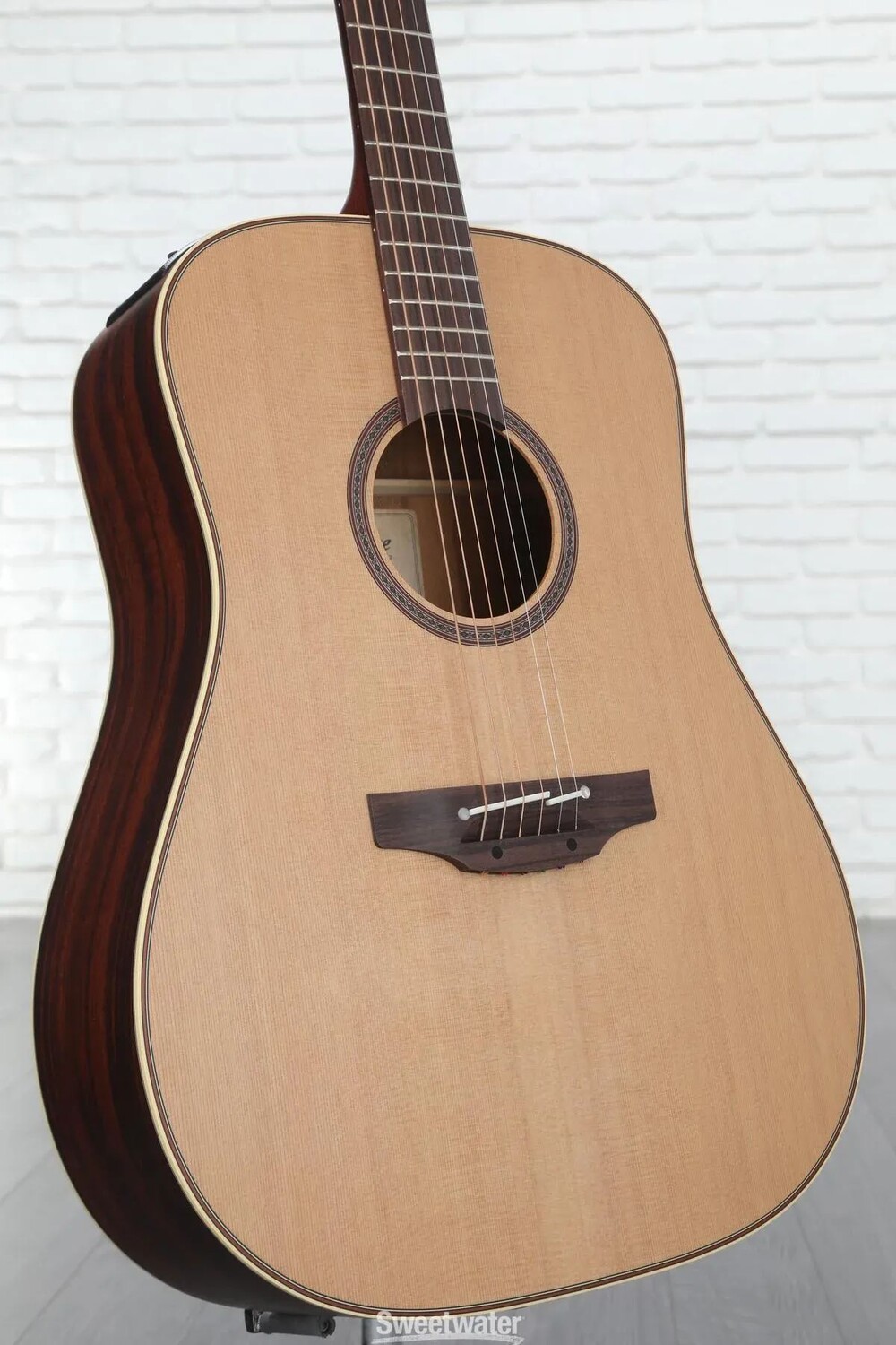 

Новая акусто-электрическая гитара Takamine FN15AR - Natural